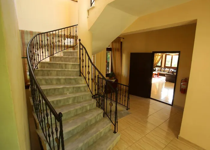 爱共酒店 3* 维尔吉纳